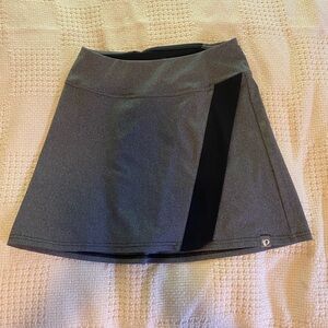 Pearl Izumi Gray and Black Skirt